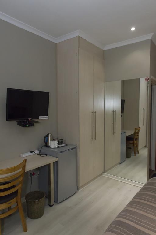 The Suburban Guest House ブルームフォンテーン 部屋 写真